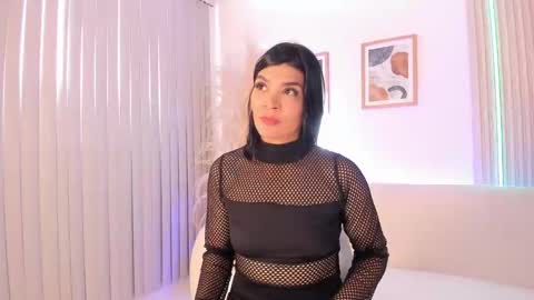 Snapshot of lau_reyes chatting on October 2, 12:32 pm lau_reyes online show from October 2, 12:32 pm
