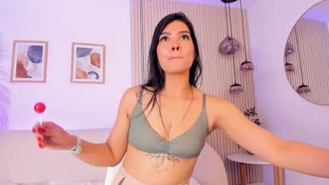 Snapshot of lau_reyes chatting on October 12, 2:52 pm lau_reyes online show from October 12, 2:52 pm
