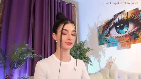 Laura online show from June 3, 9:09 pm
