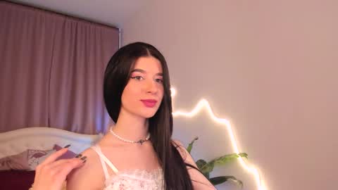 Laura online show from February 9, 12:57 am