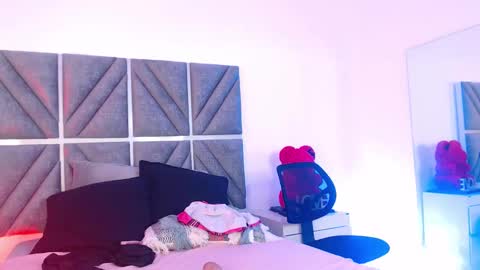 laura_dicardy online show from November 12, 8:29 pm