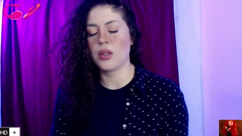 Snapshot of laura_fountain_ chatting on February 19, 11:06 am weedcam Curly Laura OF    online show from February 19, 11:06 am