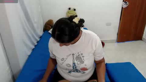 laura_foxx2379 online show from April 14, 9:37 pm