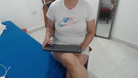 laura_foxx2379 online show from December 18, 2:27 am