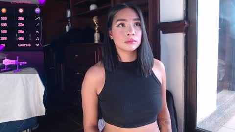 lLAURA online show from December 13, 7:10 pm