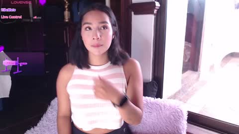 lLAURA online show from December 7, 6:59 pm