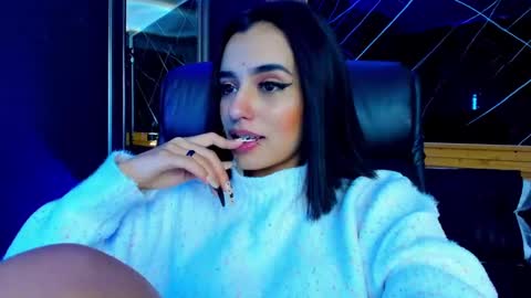 Laura online show from December 11, 4:20 pm