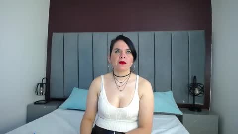Snapshot of laura_hotties chatting on March 1, 1:18 pm laura hotties online show from March 1, 1:18 pm