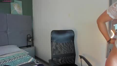 Snapshot of laura_hotties chatting on March 7, 12:56 pm laura hotties online show from March 7, 12:56 pm