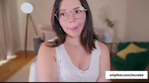 Snapshot of laura_lee chatting on February 16, 2:11 am Laura Lee. online show from February 16, 2:11 am