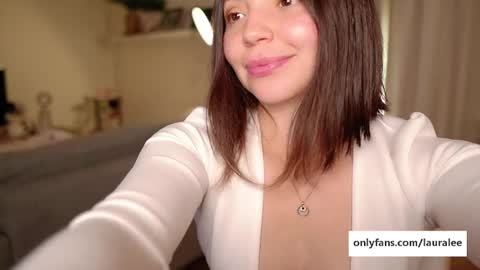 Snapshot of laura_lee chatting on December 14, 2:22 am Laura Lee. online show from December 14, 2:22 am
