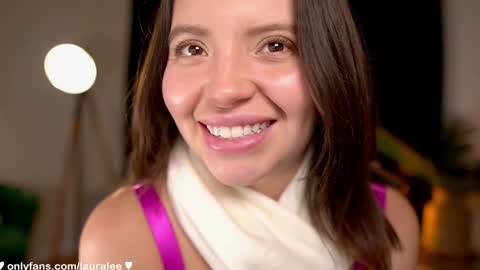 Snapshot of laura_lee chatting on September 13, 2:08 am Laura Lee. online show from September 13, 2:08 am