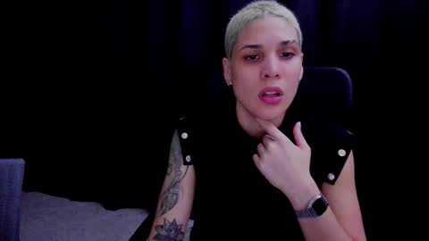 Snapshot of laura_r23 chatting on September 17, 12:19 am Laura Rose online show from September 17, 12:19 am