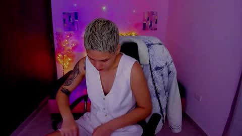 Snapshot of laura_r23 chatting on October 4, 10:58 pm Laura Rose online show from October 4, 10:58 pm