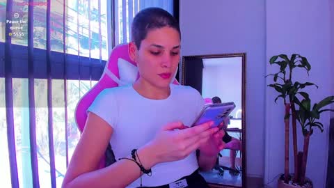 Snapshot of laura_r23 chatting on January 8, 7:34 pm Laura Rose online show from January 8, 7:34 pm