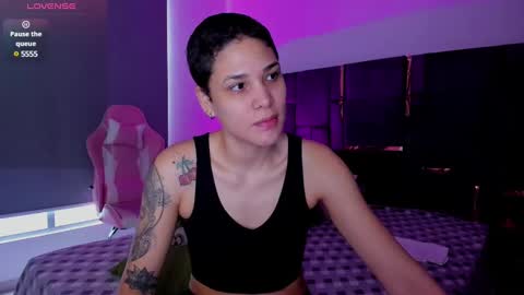 Snapshot of laura_r23 chatting on March 5, 12:22 pm Laura Rose online show from March 5, 12:22 pm