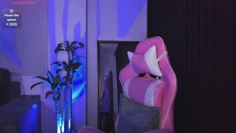 Snapshot of laura_r23 chatting on December 29, 5:31 am Laura Rose online show from December 29, 5:31 am