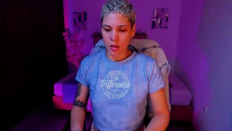 Snapshot of laura_r23 chatting on October 10, 2:11 pm Laura Rose online show from October 10, 2:11 pm