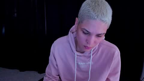 Snapshot of laura_r23 chatting on September 12, 6:59 pm Laura Rose online show from September 12, 6:59 pm