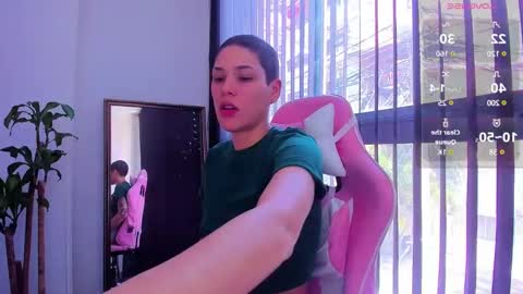 Snapshot of laura_r23 chatting on January 15, 5:47 pm Laura Rose online show from January 15, 5:47 pm
