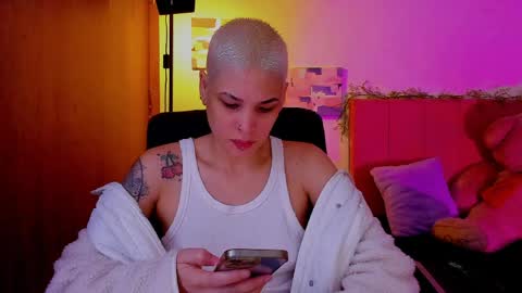 Laura Rose online show from April 7, 10:50 am