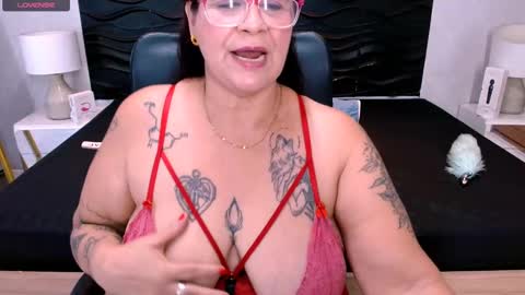 Snapshot of laura_riley chatting on September 23, 4:16 pm Laura online show from September 23, 4:16 pm