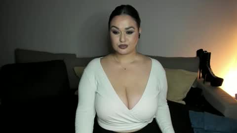 Laura online show from October 1, 6:46 pm