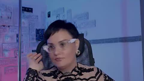 lauradavidsons online show from November 12, 6:39 pm