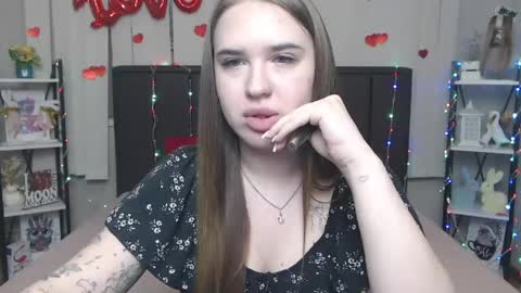 LauraHlot online show from April 14, 6:35 am