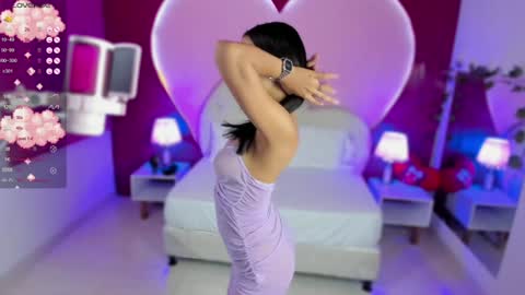 Snapshot of lauramartin1 chatting on December 6, 1:07 am Laura MartinGMT-5 2200-0600 online show from December 6, 1:07 am