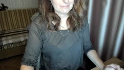 Lauraoven1 online show from December 18, 7:57 am