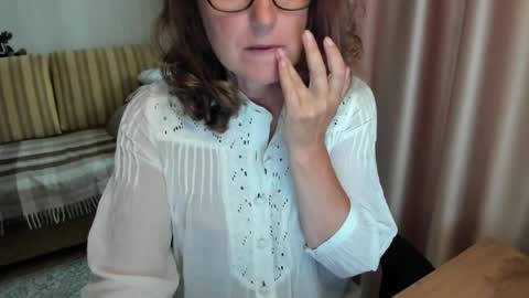 Lauraoven1 online show from July 4, 11:39 am