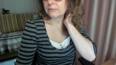 Lauraoven1 online show from March 19, 7:24 am