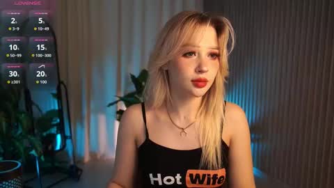  Laura  online show from September 9, 5:18 am