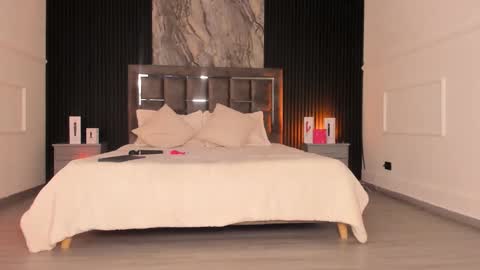 Lauren Weels online show from January 10, 9:08 pm