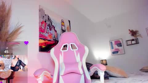 MissLauren online show from September 18, 11:58 pm