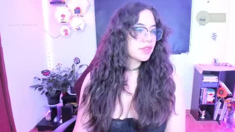 Snapshot of lauren_afrodita chatting on March 1, 9:40 am Im Lauren independent model online show from March 1, 9:40 am
