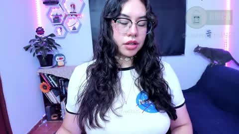 Snapshot of lauren_afrodita chatting on December 4, 4:21 am Im Lauren independent model online show from December 4, 4:21 am