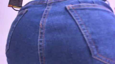 laurendpink online show from April 26, 2:04 pm