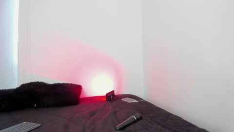 laurensmith9 online show from December 2, 2:41 pm