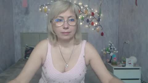 Lauren online show from April 6, 5:41 am