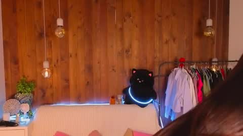 Annie online show from March 28, 7:35 pm