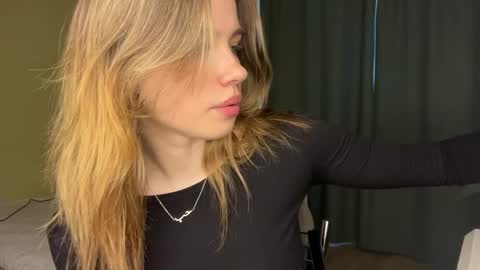 Bella online show from April 2, 11:19 am