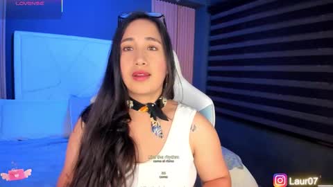 Snapshot of lauroberts chatting on September 24, 3:49 am Lau Roberts online show from September 24, 3:49 am