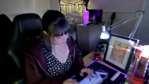 Lavenderrzz online show from November 20, 2:51 pm