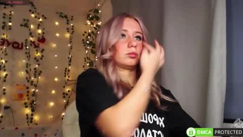 Mia online show from September 21, 3:43 pm