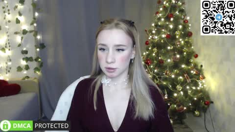 Mia online show from December 14, 9:18 am