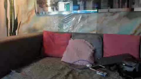 Layla online show from March 11, 1:05 am