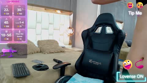 LAYLA online show from January 28, 3:25 pm