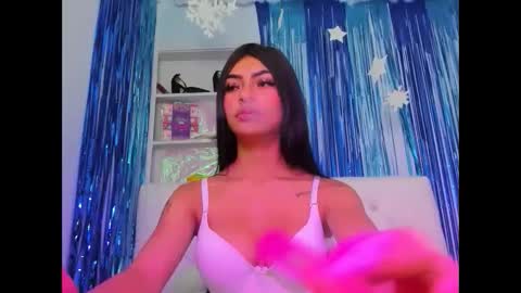 Layla online show from October 6, 2:23 pm